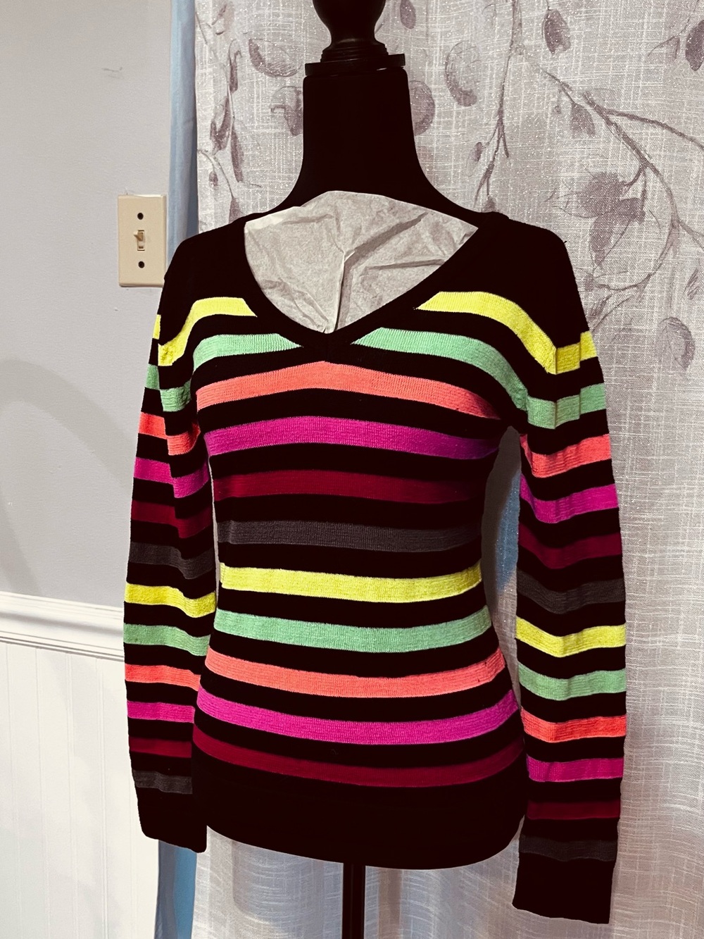 Bright 🌈 Rainbow.Stripe V Neck Sweater Small Black Neon Multicolor Stretch